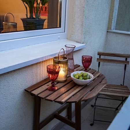 Apartament Przy Metrze Wierzbno Z Nuta Vintage Warszawa Exteriör bild