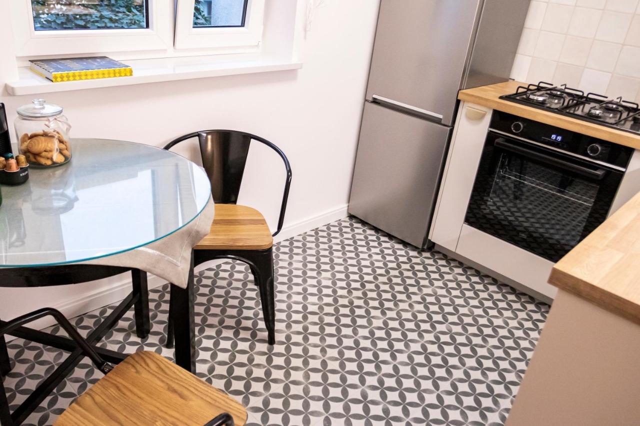 Apartament Przy Metrze Wierzbno Z Nuta Vintage Warszawa Exteriör bild