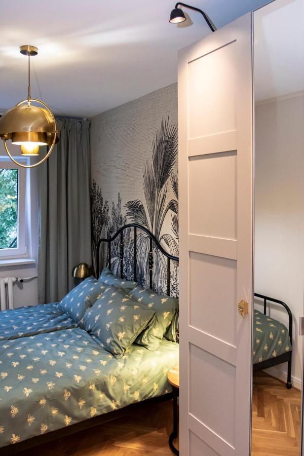 Apartament Przy Metrze Wierzbno Z Nuta Vintage Warszawa Exteriör bild